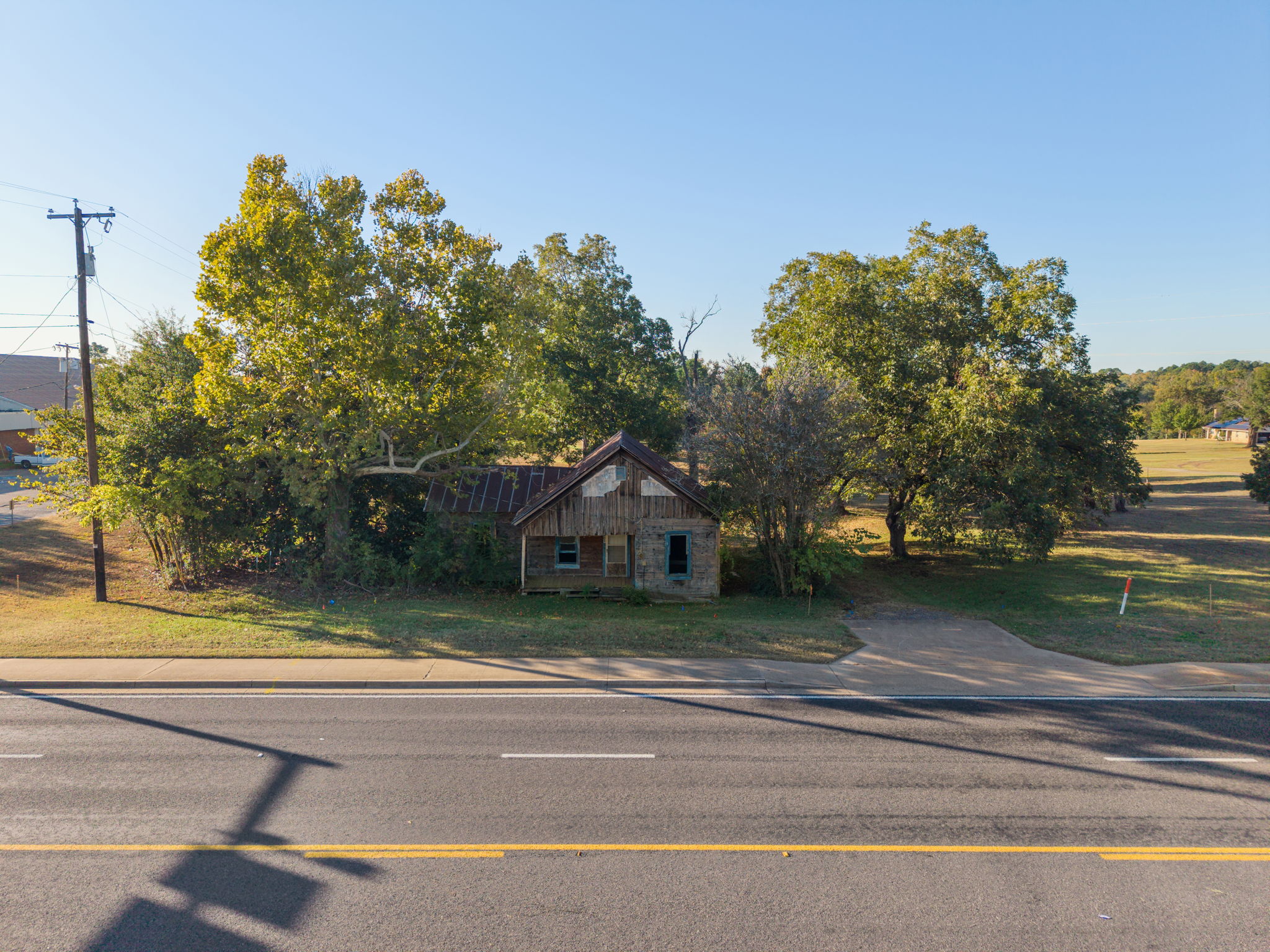 409 Main St, Whitehouse