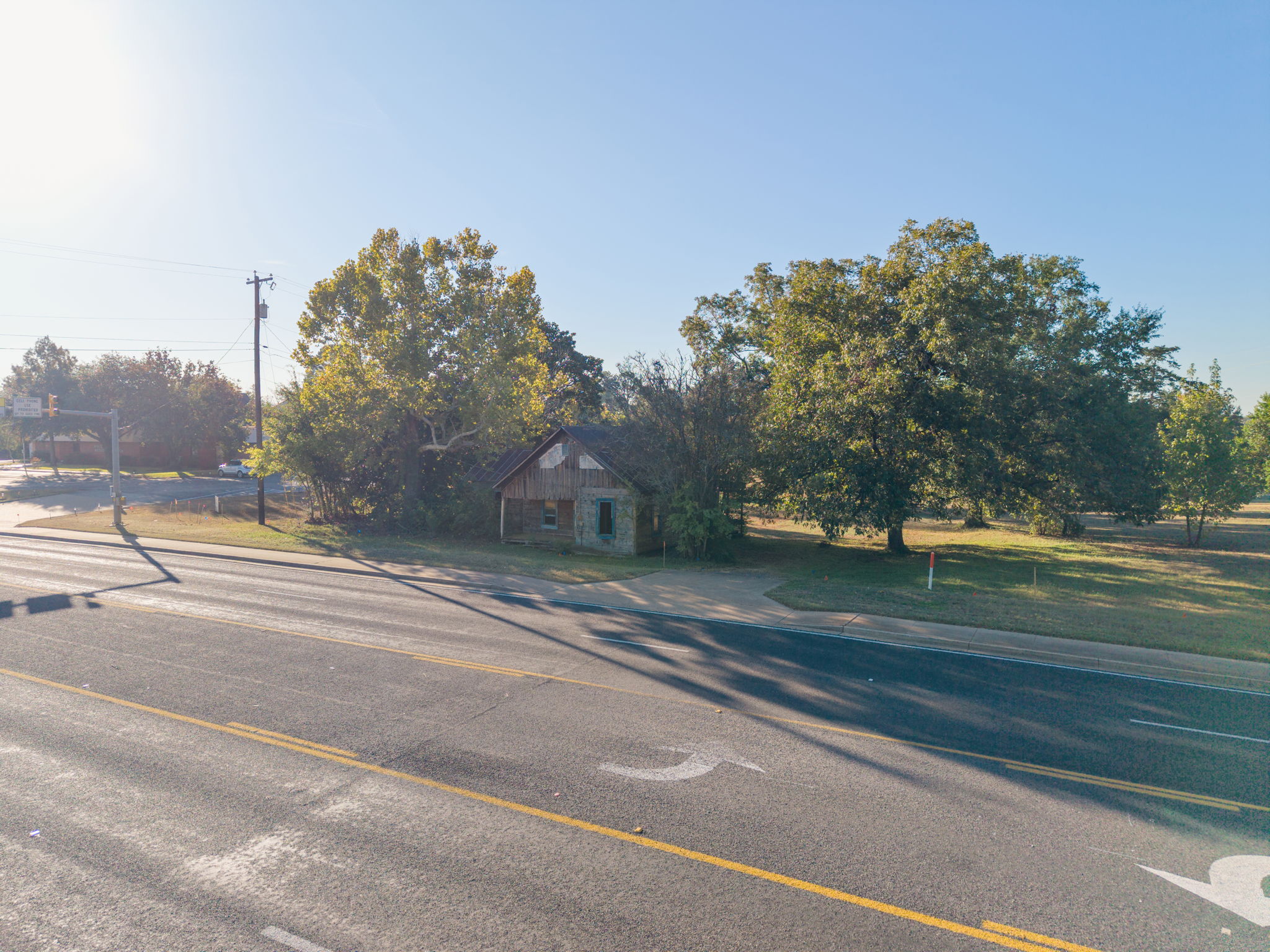 409 Main St, Whitehouse