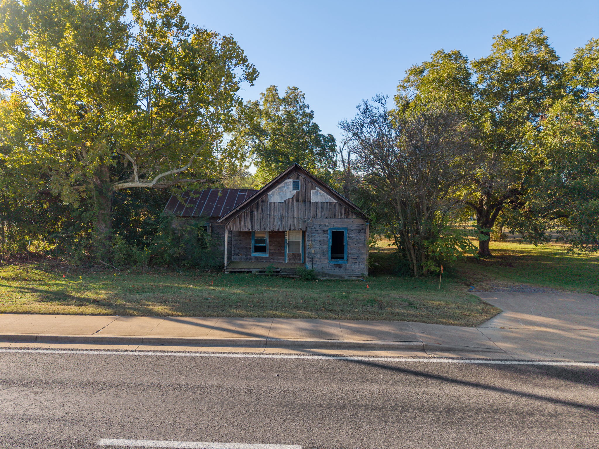 409 Main St, Whitehouse