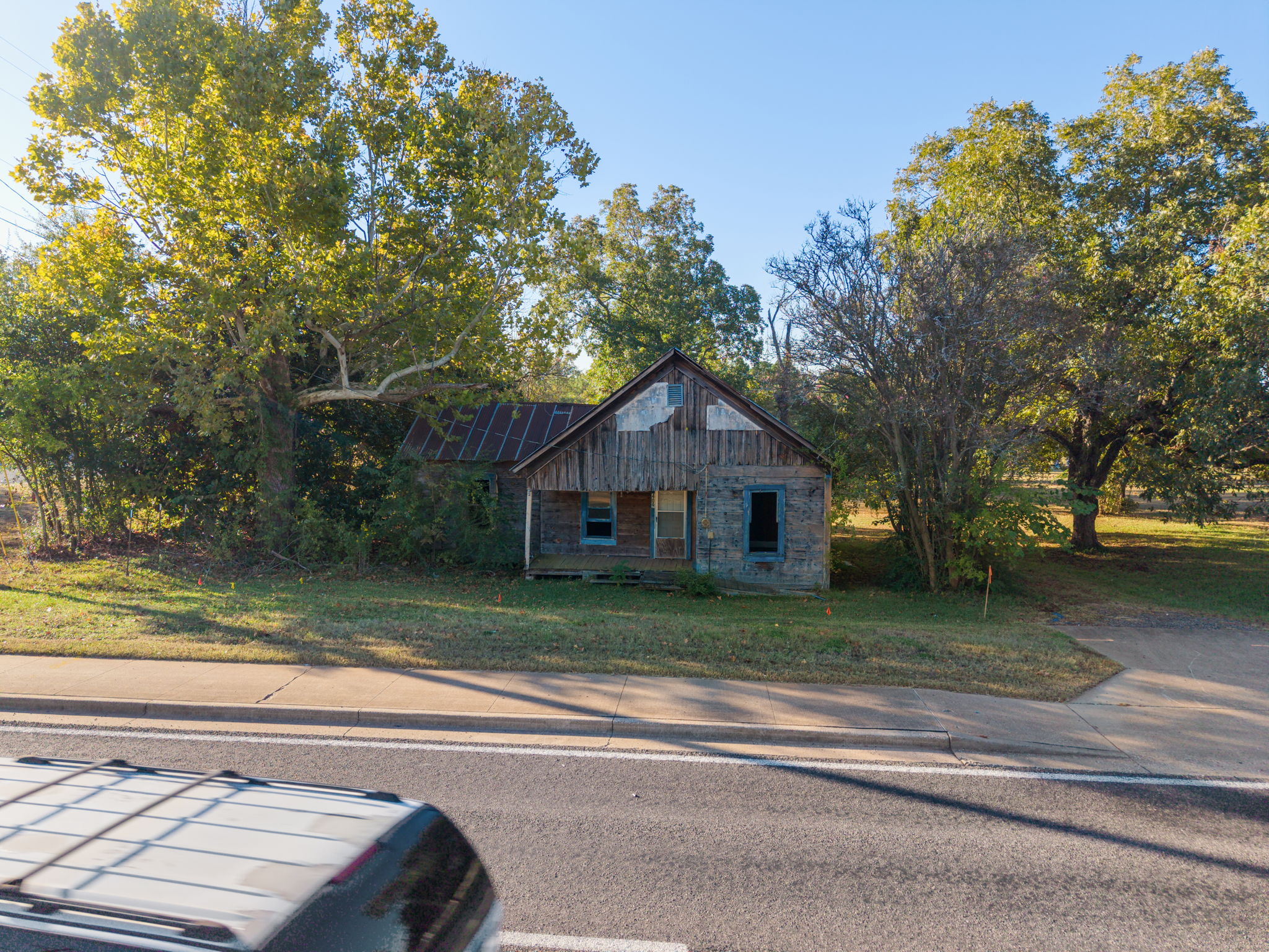 409 Main St, Whitehouse
