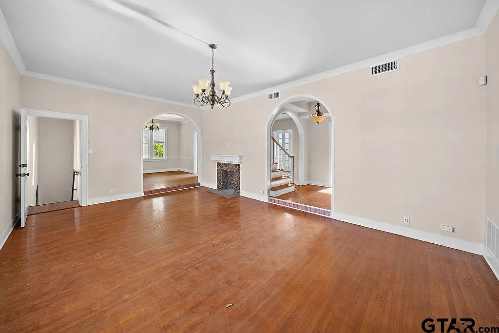 602 S. Broadway