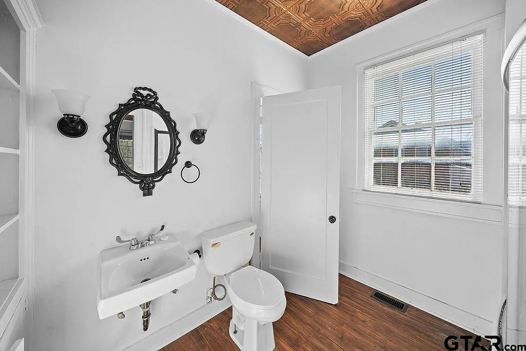 602 S. Broadway