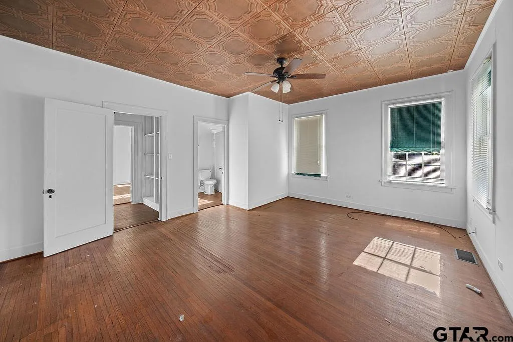 602 S. Broadway