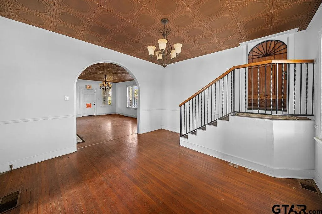 602 S. Broadway