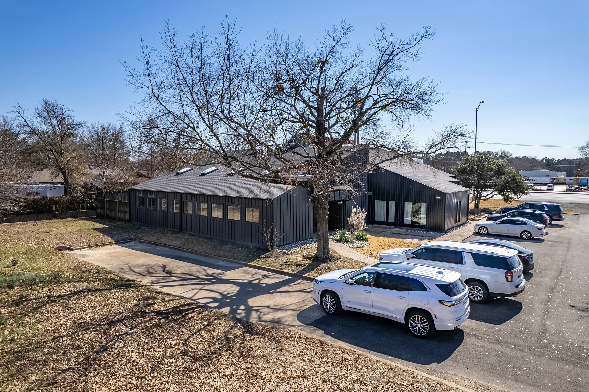 Private office with modern finishes inside 1515–1517 W. Southwest Loop 323 in Tyler.
